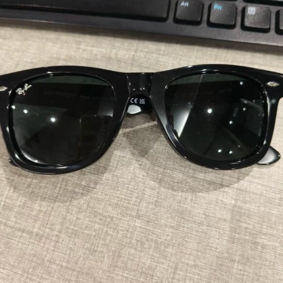Ray-Ban Original Wayfarer Sunglasses - Picture 6 of 7